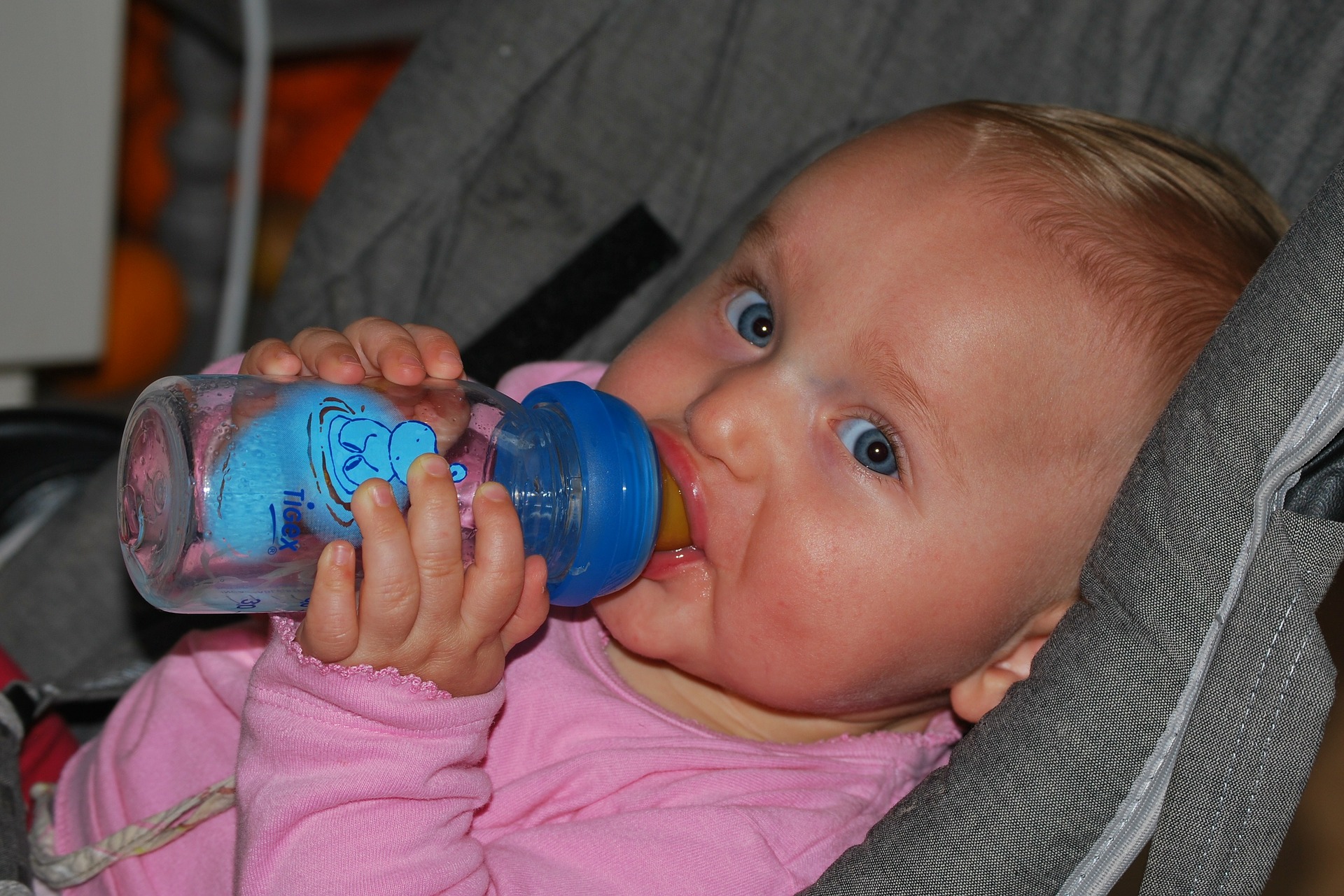 When To Stop Giving The Baby The Bottle Before Bed